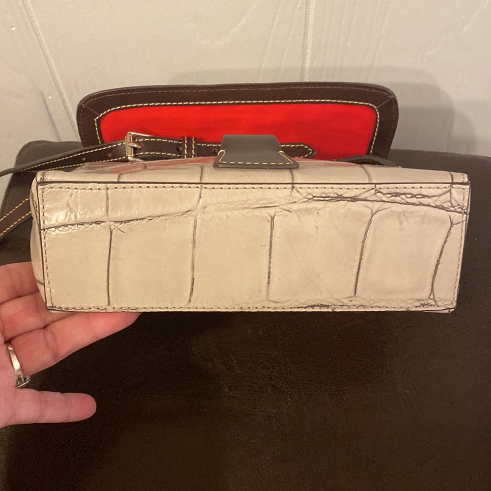 Like NEW Dooney & Bourke Crossbody Leather - Picture 4 of 8